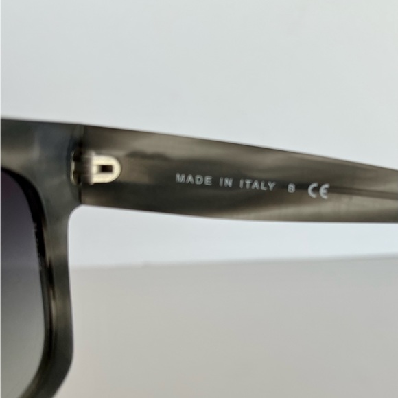 CHANEL CC Logo Sunglasses with quilted hard case - Picture 13 of 14